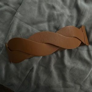 Body central waist belt